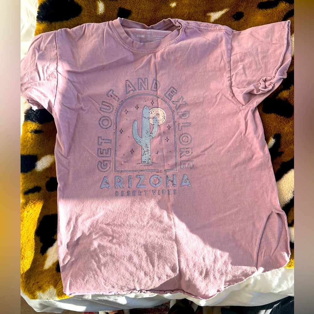 Slit tee GET OUT & EXPLORE ARIZONA (sz S) lavender